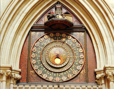 Часы Уэльского кафедрального собора