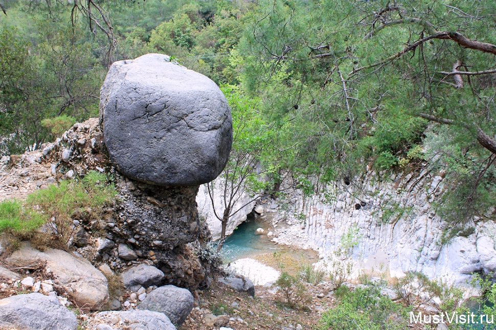 Каменный гриб в каньоне Гейнюк