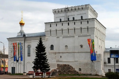 Власьевская башня и Знаменская церковь в Ярославле