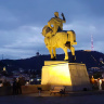 Памятник Вахтангу Горгасали в Тбилиси