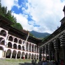 Рильский монастырь, арочная колоннада