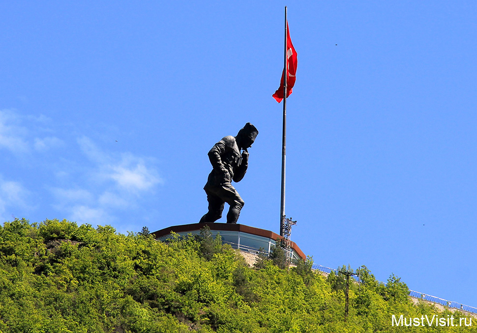 Памятник Ататюрка в Артвине
