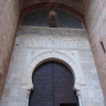 Внутренние ворота Справедливости. Над ними изображение ключа, а также статуя Мадонны в нише. 