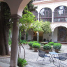 Внутренний двор отеля Парадор дель Сан Франциско на территории Альгамбры