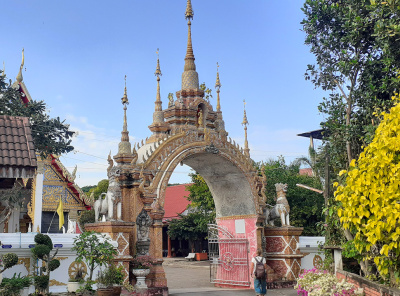 Храм Wat Chatawan в Пхрэ