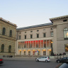 Ансамбль: справа -Национальный театр, слева - театр Резиденции