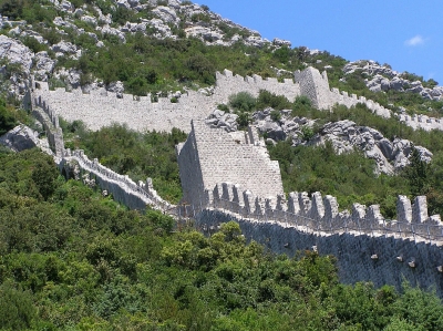 Великая хорватская стена в городе Стон