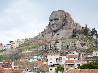 Барельеф Ататюрка в Измире