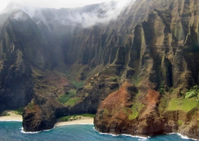Скалы острова  Кауаи (Гавайи)