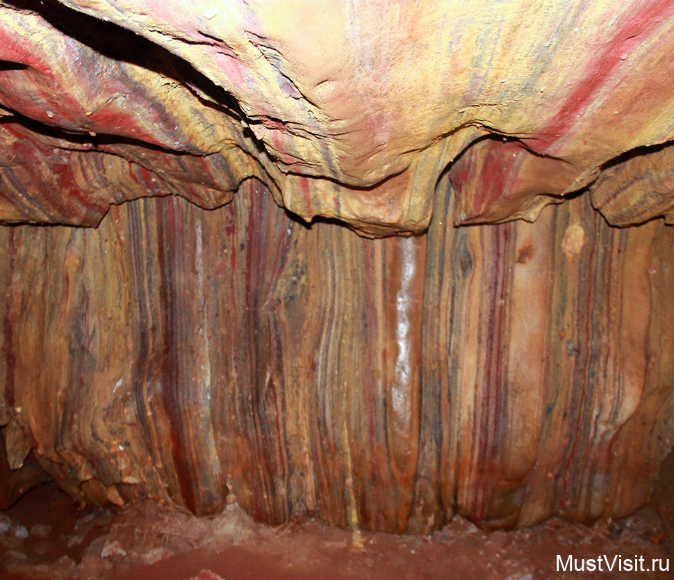 Rainbow Cave на острове Ормуз