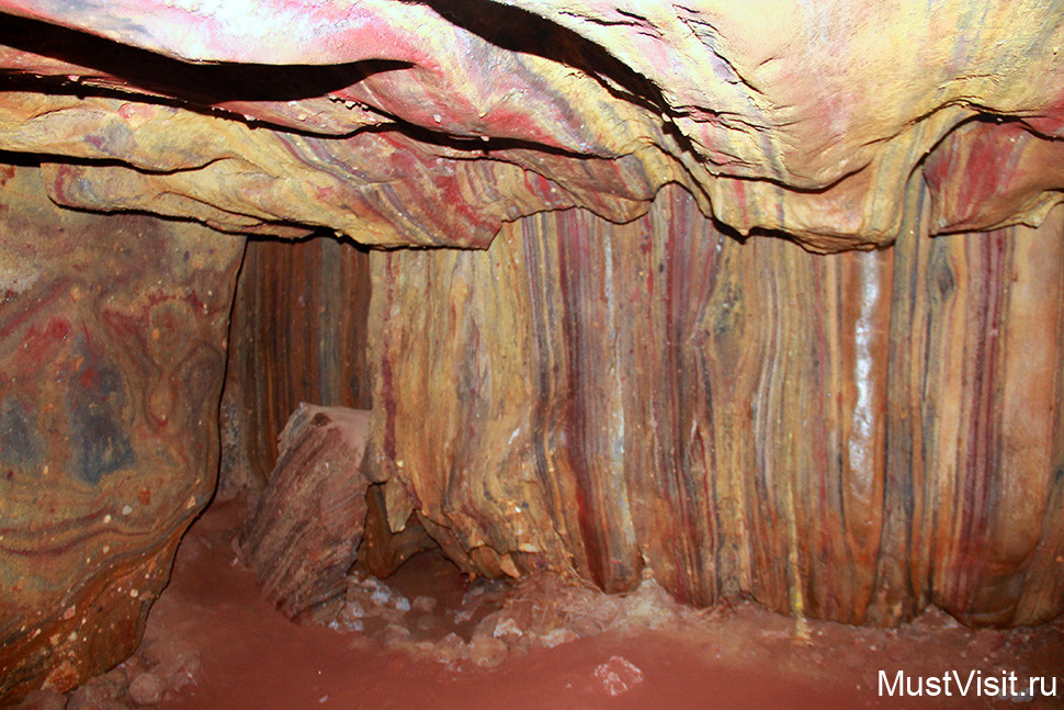 Rainbow Cave на острове Ормуз