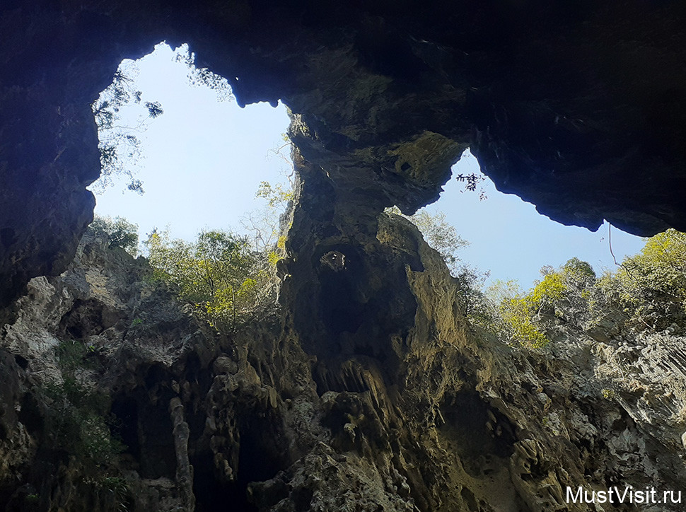 Каменный мост в пещере Phraya Nakhon