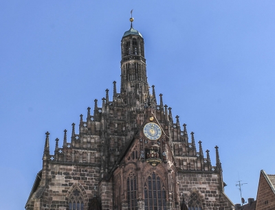 Часы на Фрауэнкирхе в Нюрнберге