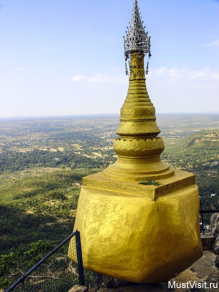 Монастырь на горе Таунг Калат