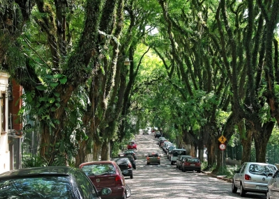 Улица Гонсалу ди Ковалью в городе Порту-Алегри