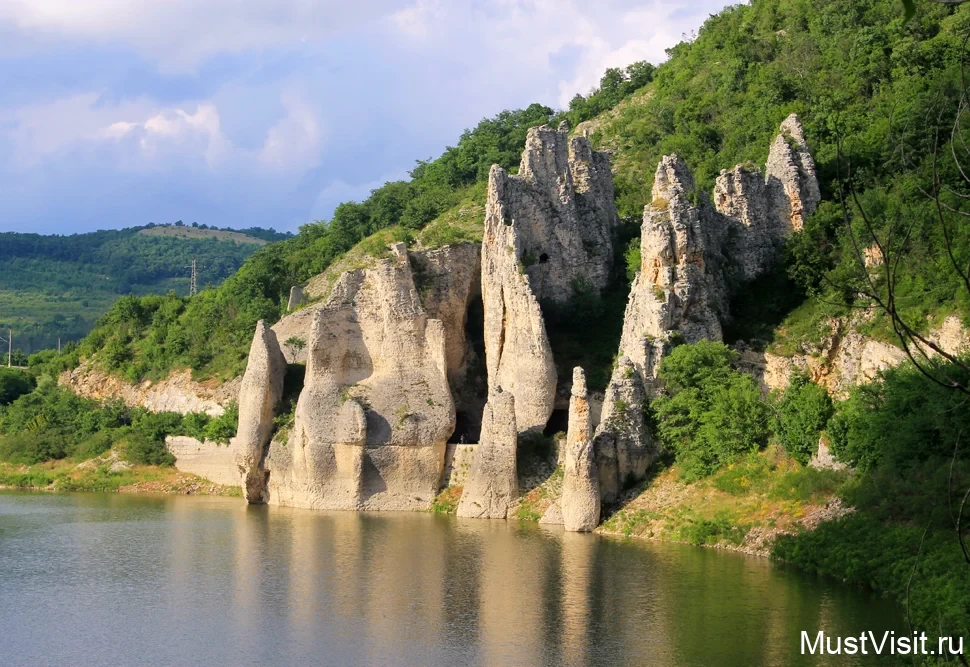 Озеро Цонево - чудные скалы