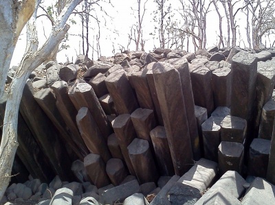 Базальтовые колонны на вершине горы Кавадия в округе Девас