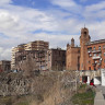 Базальтовые скалы рядом Собор Святого Саркиса в Ереване