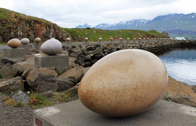 Каменные яйца в восточных фьордах Исландии