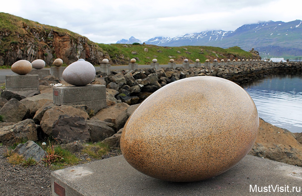 Каменные яйца в восточных фьордах Исландии