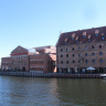 Слева - Балтийская филармония, справа - отель Королевский