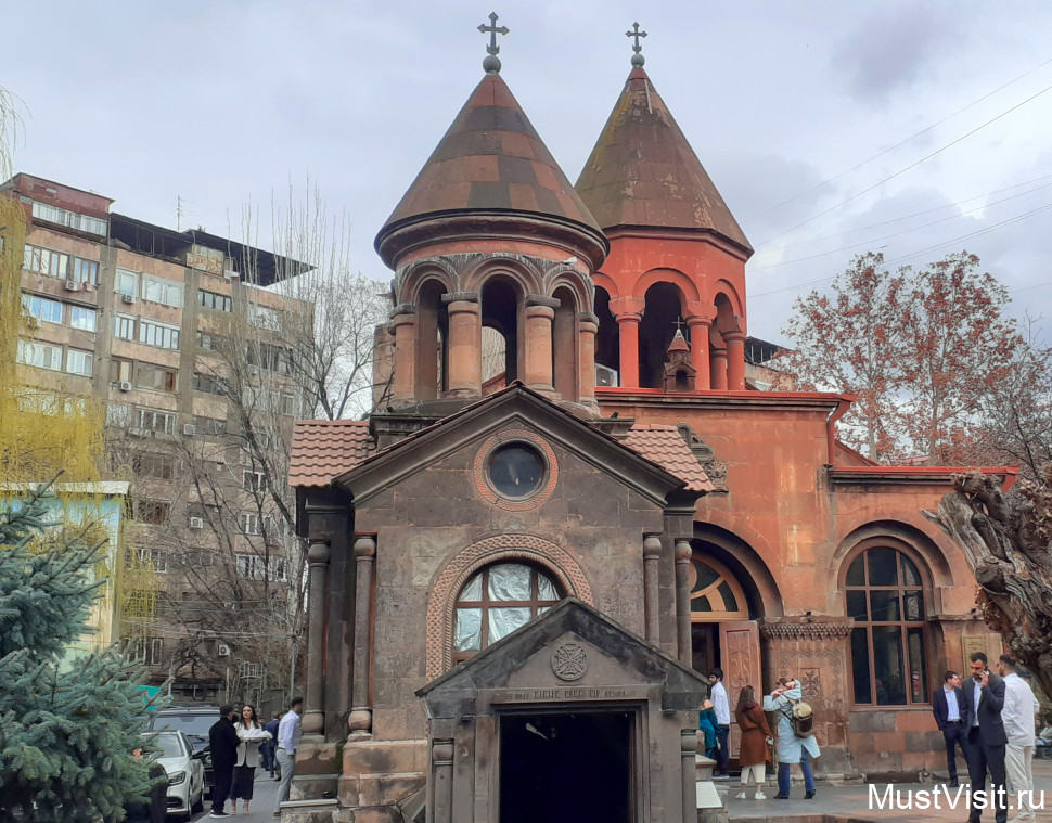 Церковь Сурб Зоравор Аствацацин и чвсовня Святого Анании в Ереване