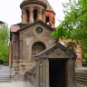 Церковь Сурб Зоравор Аствацацин в Ереване. Вход в часовню Святого Анании.