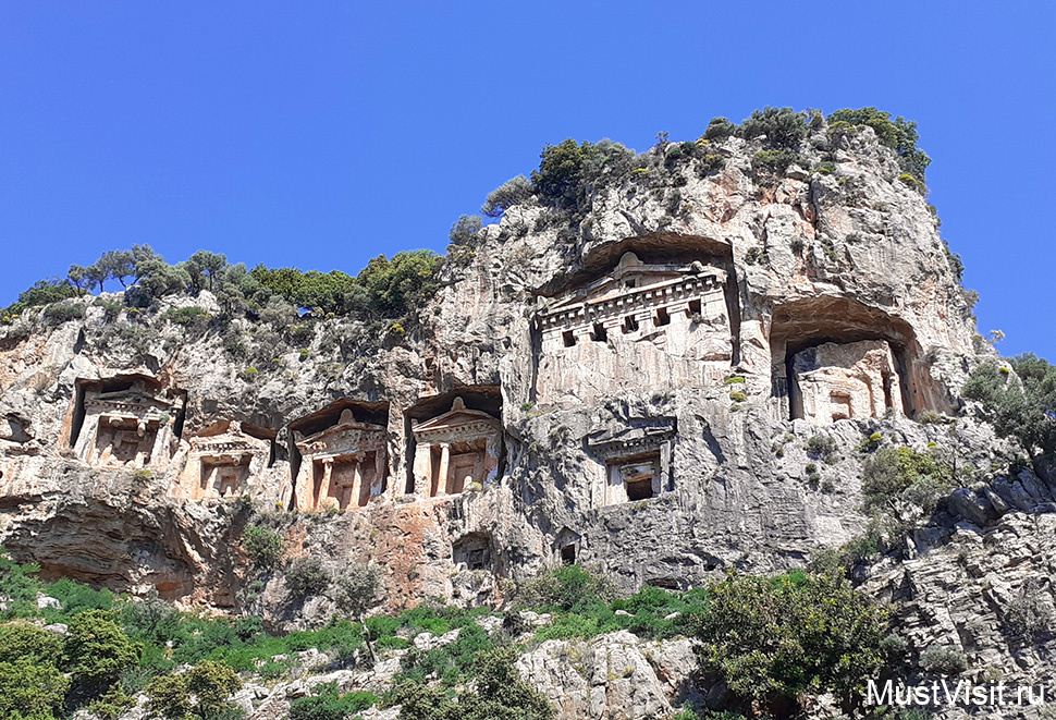Скальные гробницы Кауноса в Дальяне