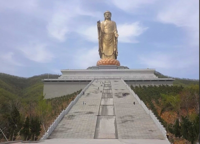 Статуя Будды Вайрочана в Чжаоцуне 
