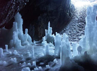 Ледяная пещера в Сьенице