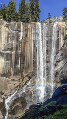 Водопад Вернал в нац.парке Йосемити