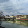Город Флоренция, мост Понте-алле-Грацие (Ponte alle Grazie) через реку Арно.