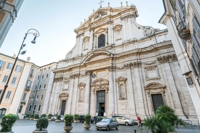 Барочная церковь Сант-Иньяцио в Риме