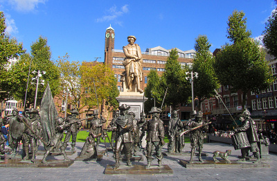 Памятник Рембранту Ван Рейну в Амстердаме