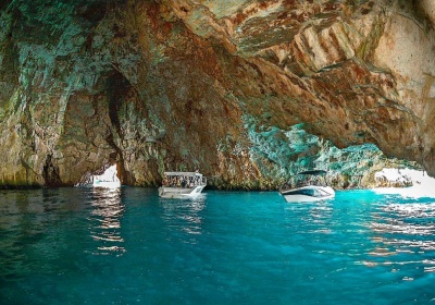 Голубая пещера на полуострове Луштица