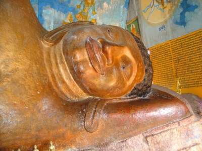 Лежащий Будда на горе Пном Кулен
