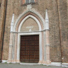 Базилика Санта-Мария-деи-Фрари в Венеции, средний портал.