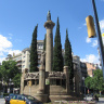 Памятник Жасинту Вердагеру - каталонскому священнику и поэту в Барселоне. В окружении кипарисов - символов вечности.