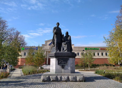 Памятник Савве Сторожевскому и князю Юрию Дмитриевичу