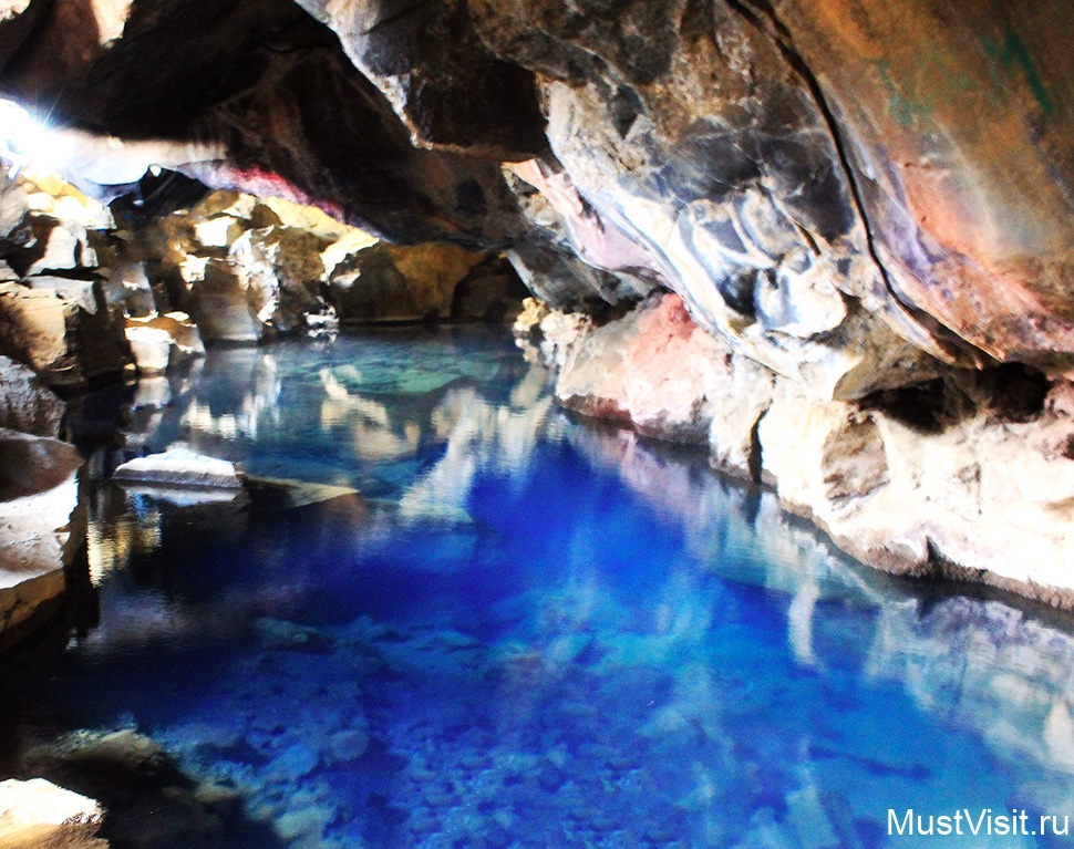 Термальное озеро в пещере Грьетагья 