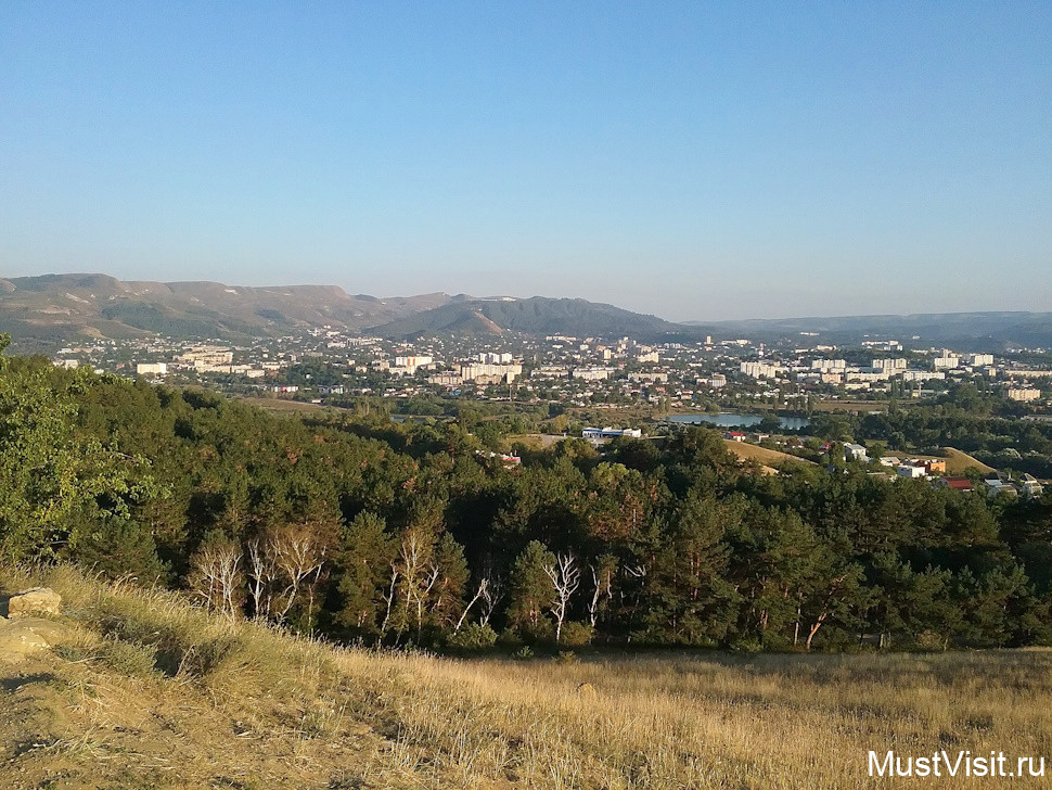 Вид на Кисловодск с места у горы-кольца.