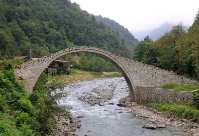 Каменный мост в парке Качкар 2