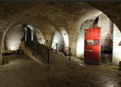 Подвалы и туннели дворца Куденберг в Брюсселе