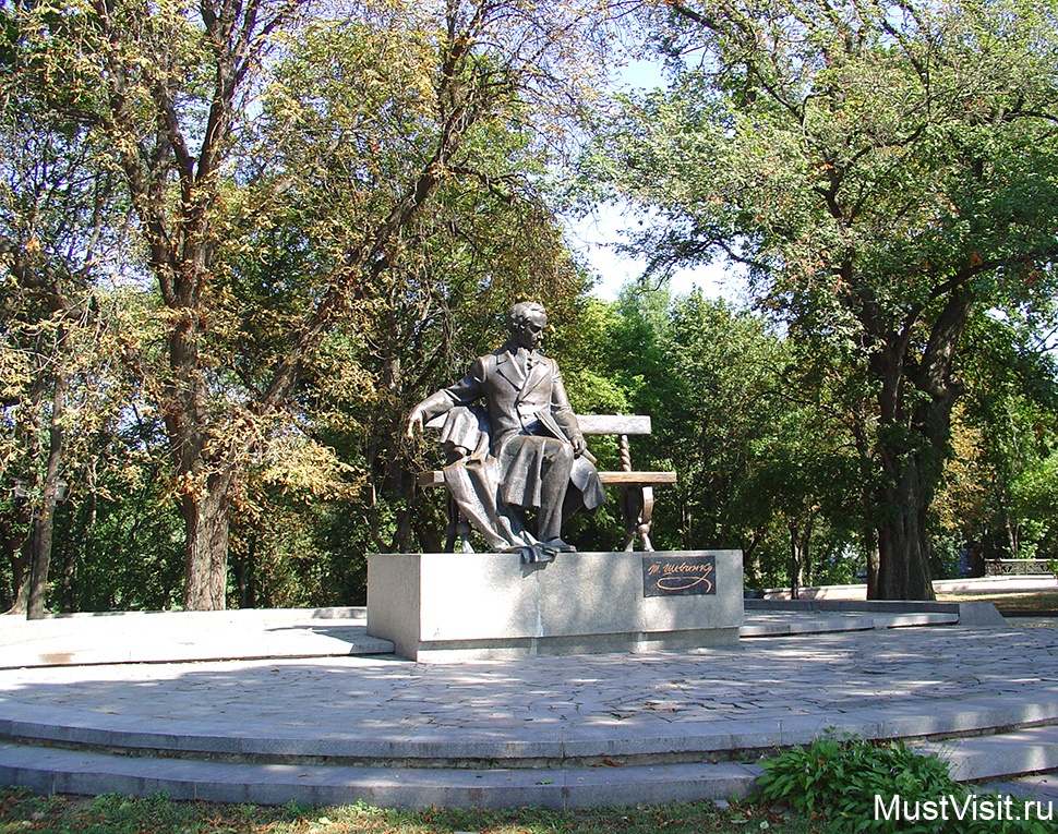 Памятник Тарасу Шевченко в Чернигове