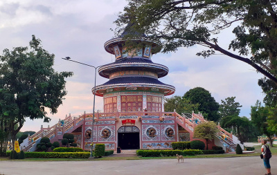 Храм Wat Thaworn Wararam в Канчанабури