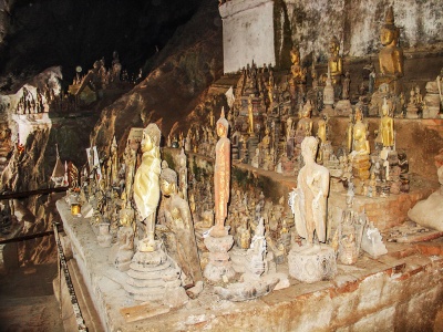 Пак Оу, Пещеры Будды