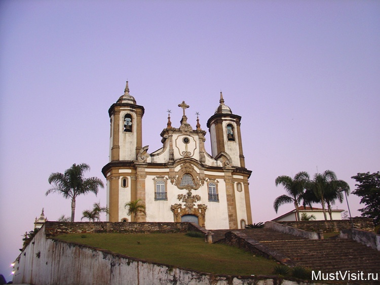 Церковь Nossa Senhora do Carmo в Ору-Прету