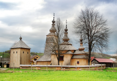 Деревянная церковь в Ладомирове