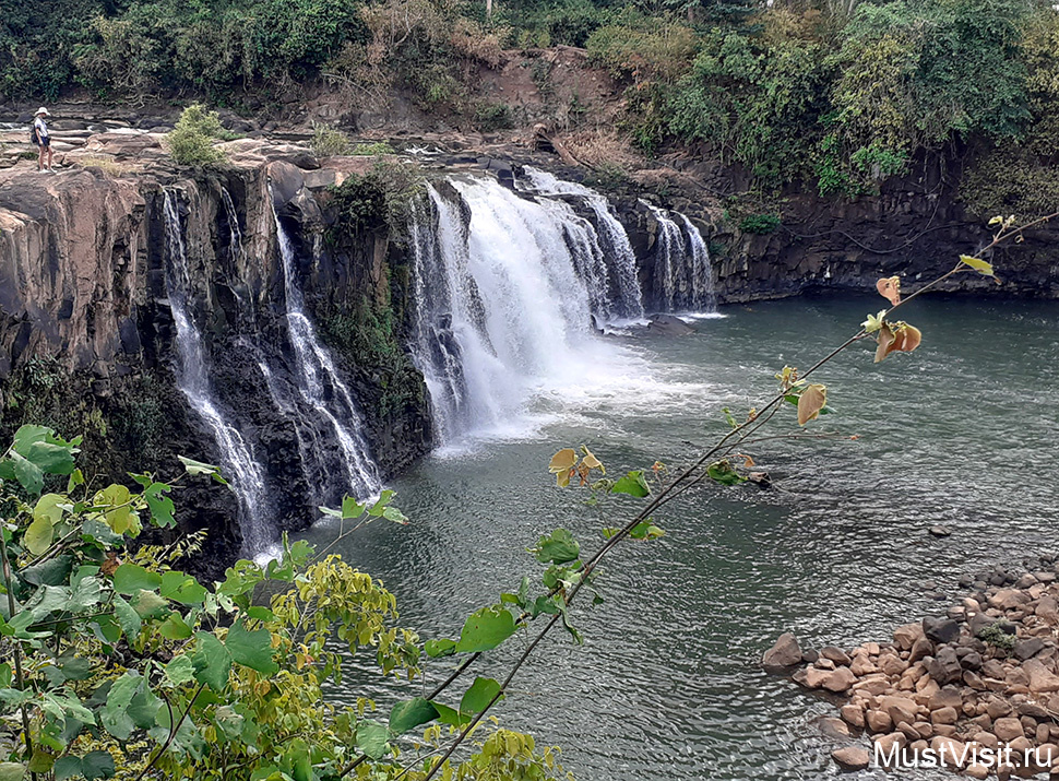Водопад Tad Lo Waterfall на плато Болавен