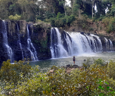 Водопад Tad Lo Waterfall на плато Болавен